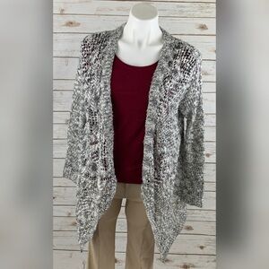 RDI Black & White Cardigan Sweeter High Low Hem